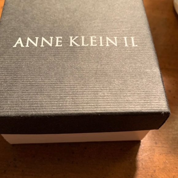 Anne Klein II Floral Pin silver Flower NEW - Picture 2 of 4